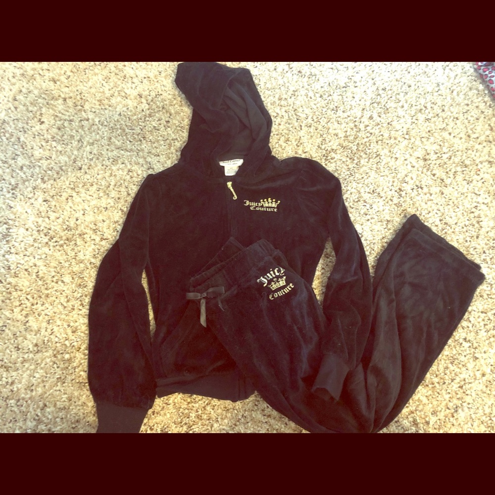 Gurls Juicy Couture track suit. Size 6x.